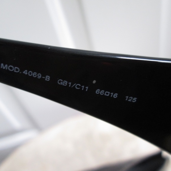 Versace women's sunglasses - Picture 12 of 16